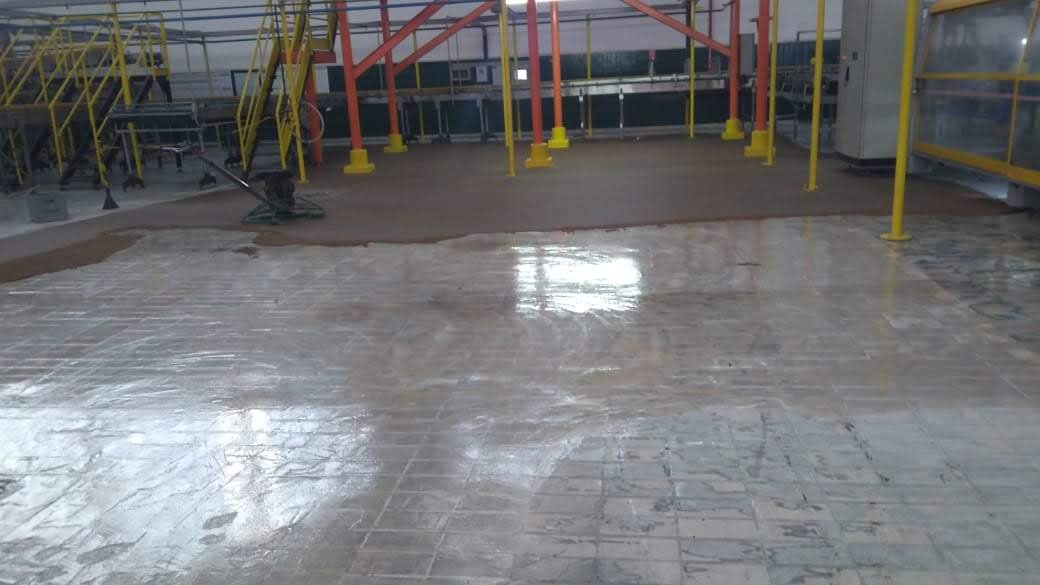 piso para áreas logísticas acabamento bruto em concreto para grandes trafico