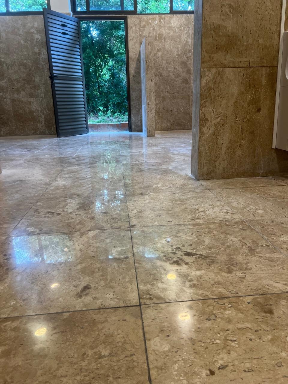 Piso de concreto lapidado com acabamento uniforme