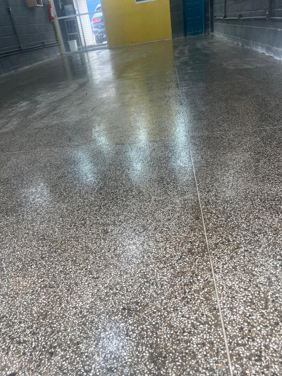 Piso de granilite com acabamento polido